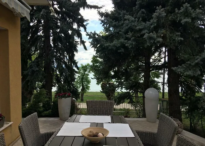 Villa Kazinczy Balatonakarattya